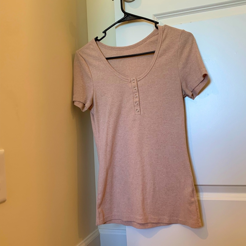 Peach t-shirt with buttons